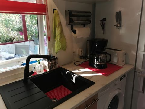 MOBILHOME 4 personnes - 008 (2 chambres, 1 salle d'eau) - Clim, TV, Lave-vaisselle, Lave-linge - Terrasse