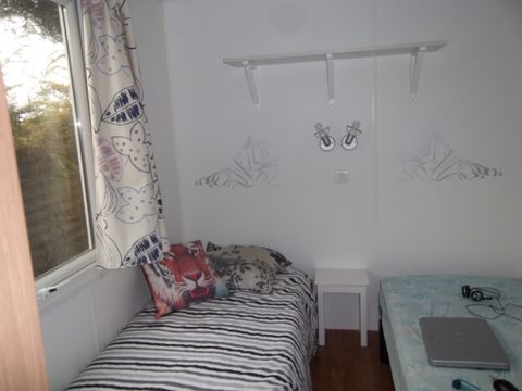 MOBILHOME 4 personnes - 008 (2 chambres, 1 salle d'eau) - Clim, TV, Lave-vaisselle, Lave-linge - Terrasse