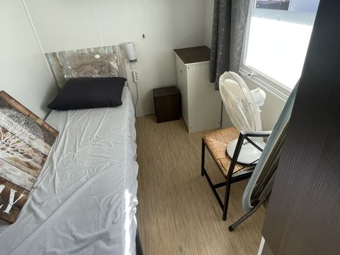 MOBILHOME 4 personnes - 012 (3 chambres, 1 salle d'eau) - Clim, TV, Lave-vaisselle, Lave-linge - Terrasse