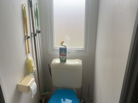 MOBILHOME 4 personnes - 012 (3 chambres, 1 salle d'eau) - Clim, TV, Lave-vaisselle, Lave-linge - Terrasse