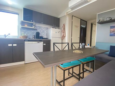 MOBILHOME 4 personnes - 012 (3 chambres, 1 salle d'eau) - Clim, TV, Lave-vaisselle, Lave-linge - Terrasse