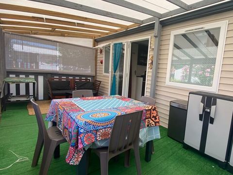 MOBILHOME 4 personnes - 012 (3 chambres, 1 salle d'eau) - Clim, TV, Lave-vaisselle, Lave-linge - Terrasse