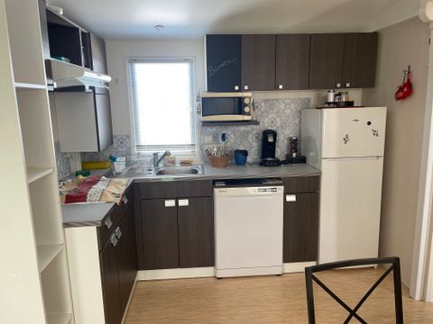 MOBILHOME 4 personnes - 012 (3 chambres, 1 salle d'eau) - Clim, TV, Lave-vaisselle, Lave-linge - Terrasse