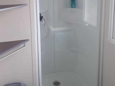 MOBILHOME 5 personnes - 013 (2 chambres, 1 salle d'eau) - Clim, TV - Terrasse semi-couverte