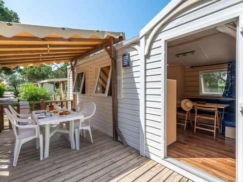 Mobilhome 6 personnes - Classic | 3 Ch. | 6 Pers. | Terrasse surélevée | 1 SDB