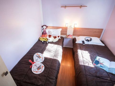 Mobilhome 6 personnes - Classic | 2 Ch. | 4/6 Pers. | Terrasse surélevée | 1 SDB | Clim.