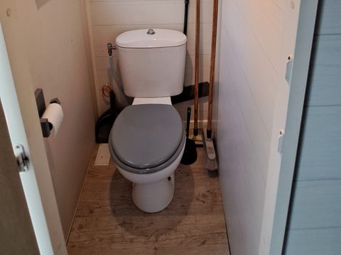 MOBILHOME 4 personnes - 2 chambres - 1 salle d'eau - (Clim, TV, Lave-vaisselle, Lave-linge) - Terrasse semi-couverte