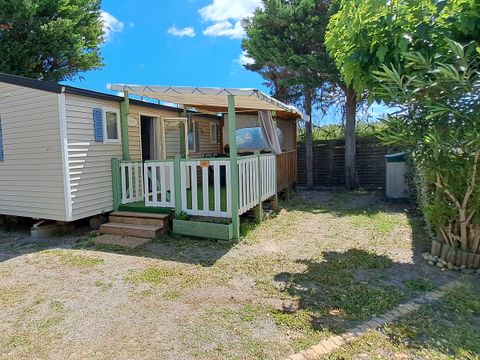 MOBILHOME 4 personnes - 2 chambres - 1 salle d'eau - (Clim, TV, Lave-vaisselle, Lave-linge) - Terrasse semi-couverte