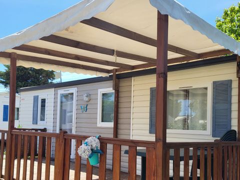 MOBILHOME 6 personnes - 3 chambres - 1 salle d'eau - (Clim, TV) - Terrasse semi-couverte