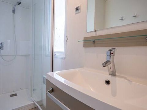 MOBILHOME 4 personnes - Comfort | 2 Ch. | 4 Pers. | *Terrasse surélevée* | 1 SDB | Clim.