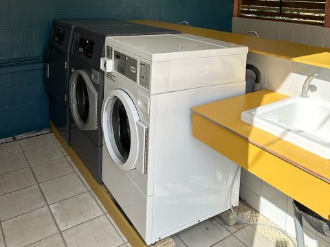 Emplacement - Forfait emplacement Confort 6 Personnes (tente, caravane ou camping-car /1voiture / élec 16A) Eau et évacuation