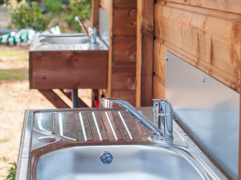 Emplacement - Forfait Premium avec sanitaire privé 6 Personnes (1 tente, caravane ou camping-car/1voiture +électricité 16A)