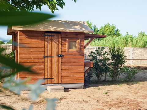 Emplacement - Forfait Premium avec sanitaire privé 6 Personnes (1 tente, caravane ou camping-car/1voiture +électricité 16A)