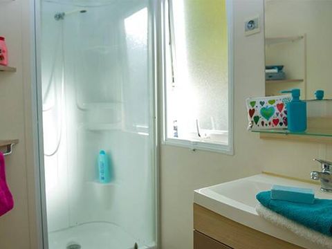 MOBILHOME 4 personnes - Classic | 2 Ch. | 4 Pers. | Terrasse Surélevée MOBILHOME 4 personnes - Classic | 2 Ch. | 4 Pers. | Terrasse Surélevée