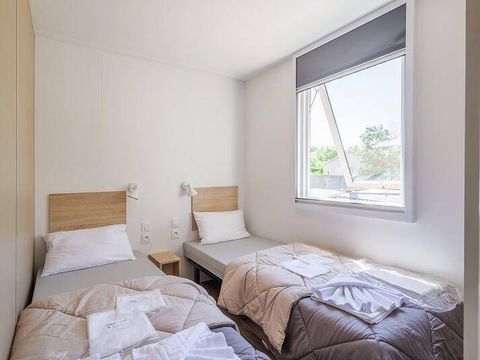 Mobilhome 6 personnes - Mobil-home | Ultimate | 3 Ch. | 6 Pers. | Terrasse surélevée | 2 SDB | Clim. | TV