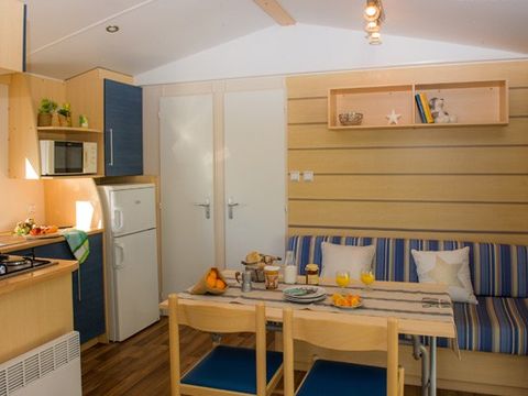 MOBILHOME 4 personnes - Classique | 2 Chambres | 4 Couchages | Petite Terrasse | 1 Salle de bain MOBILHOME 4 personnes - Classique | 2 Chambres | 4 Couchages | Petite Terrasse | 1 Salle de bain