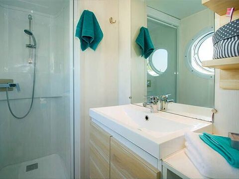 Mobilhome 6 personnes - Confort | 2 Chambres | 4/6 Couchages | Petite Terrasse | 1 Salle de bain | Climatisation