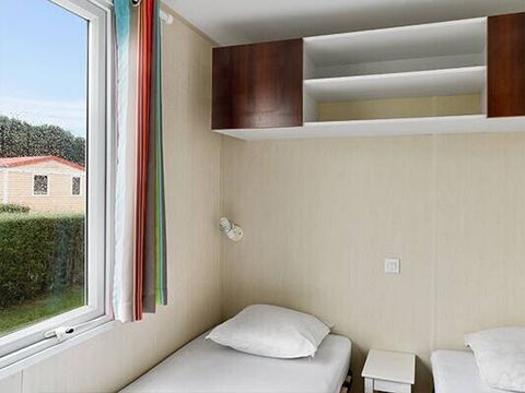 MOBILHOME 6 personnes - Mobil-home | Classic | 2 Ch. | 4/6 Pers. | *Terrasse surélevée* | 1 SDB