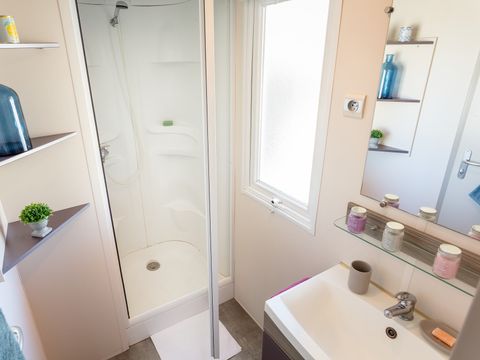 MOBILHOME 6 personnes - Classique | 2 Ch. | 4/6 Pers. | Terrasse surélevée non couverte | 1 SDB | Clim