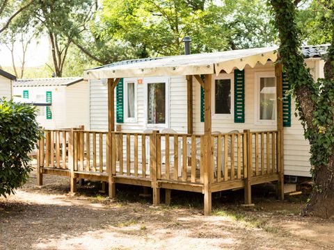 Mobilhome 4 personnes - Classic | 2 Chambres | 4 Couchages | Terrasse semi couverte | 1 Salle de bain | Climatisation
