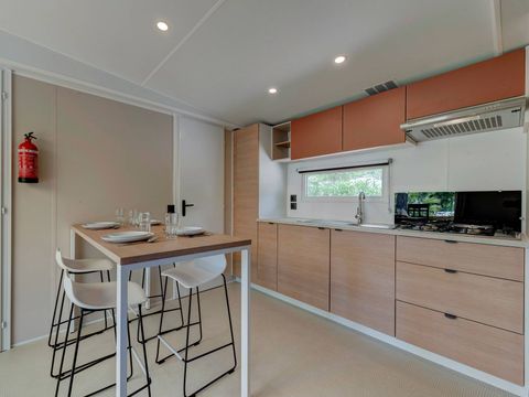 MOBILHOME 6 personnes - Confort | 3 Chambres | 6 Couchages | Terrasse semi couverte | 1 Salle de bain | Climatisation | Télévision
