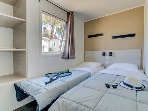 MOBILHOME 6 personnes - Premium | 3 Chambres | 6 Couchages | Terrasse semi couverte | 1 Salle de bain | Climatisation | Télévision