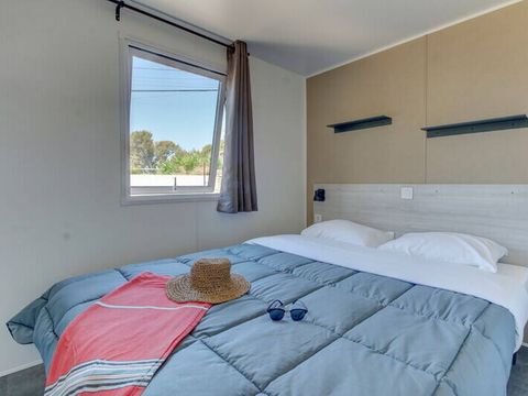 Mobilhome 6 personnes - Premium | 3 Chambres | 6 Couchages | Terrasse semi couverte | 1 Salle de bain | Climatisation | Télévision