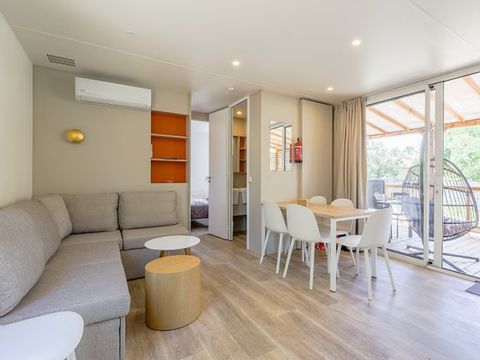 Mobilhome 8 personnes - Ultimate Plus | 3 Ch. | 6/8 Pers. | Terrasse Lounge | Outdoor kitchen | 2 SDB | Clim. | TV
