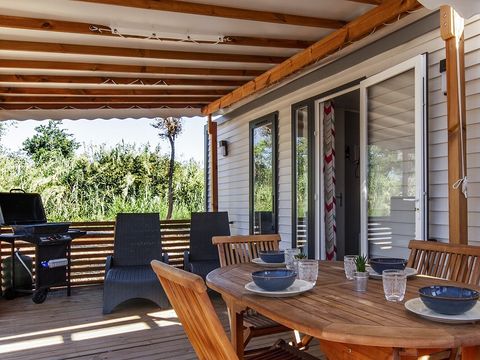 MOBILHOME 5 personnes - PREMIUM - 2 chambres avec climatisation +TV+ Plancha à gaz + 2 SDB 