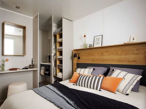 MOBILHOME 5 personnes - PREMIUM - 2 chambres avec climatisation +TV+ Plancha à gaz + 2 SDB 