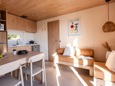 MOBILHOME 5 personnes - PREMIUM - 2 chambres avec climatisation +TV+ Plancha à gaz + 2 SDB - 2025