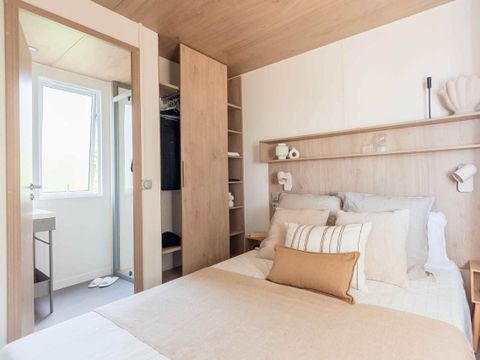 MOBILHOME 7 personnes - PREMIUM - 3 chambres avec climatisation +TV+ Plancha à gaz + 2 SDB - 2025