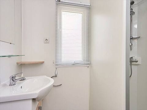 MOBILHOME 4 personnes - Comfort | 2 Ch. | 4 Pers. | Terrasse Simple | 1 SDB | Clim.
