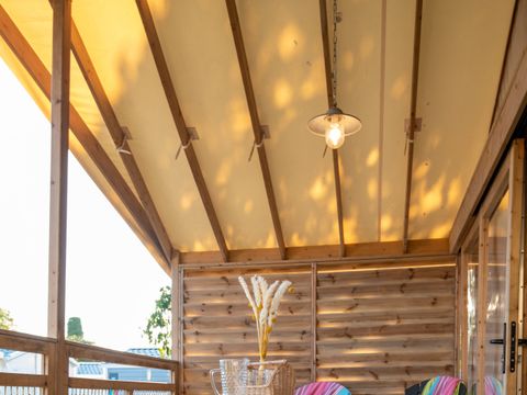 Tente en toile et en bois 5 personnes - Lodge Kamari CLASSIC Climatisé