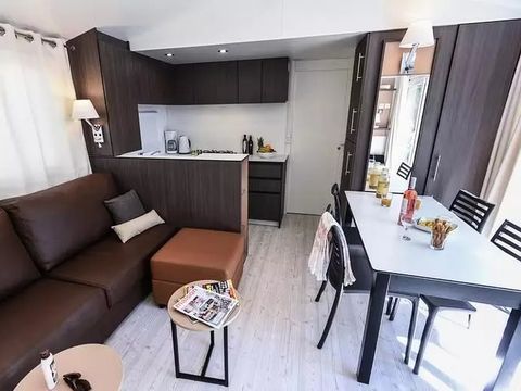 MOBILHOME 6 personnes - Tour Opérateur Maeva sur Camping L'Hippocampe - Mobil Home Confort 4 Pièces 6 Personnes (4 adultes + 2 enfants) Climatisé