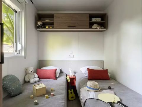 MOBILHOME 4 personnes - Tour Opérateur Maeva sur Camping Le Bois de Valmarie - Mobil Home Confort 4 Pièces 6 Personnes (4 adultes + 2 enfants) Climatisé