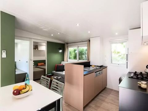 MOBILHOME 4 personnes - Tour Opérateur Maeva sur Camping Le Bois de Valmarie - Mobil Home Confort 4 Pièces 6 Personnes (4 adultes + 2 enfants) Climatisé