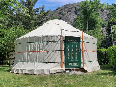 HÉBERGEMENT INSOLITE 6 personnes - YOURTE sans sanitaires 30m²