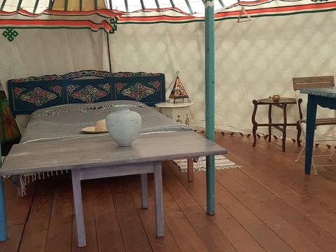 HÉBERGEMENT INSOLITE 2 personnes - YOURTE sans sanitaires 26 m²
