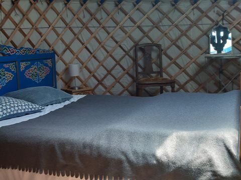 HÉBERGEMENT INSOLITE 2 personnes - YOURTE sans sanitaires 26 m²