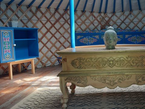 HÉBERGEMENT INSOLITE 2 personnes - YOURTE sans sanitaires 26 m²