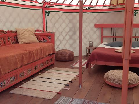 HÉBERGEMENT INSOLITE 2 personnes - YOURTE sans sanitaires 26 m²