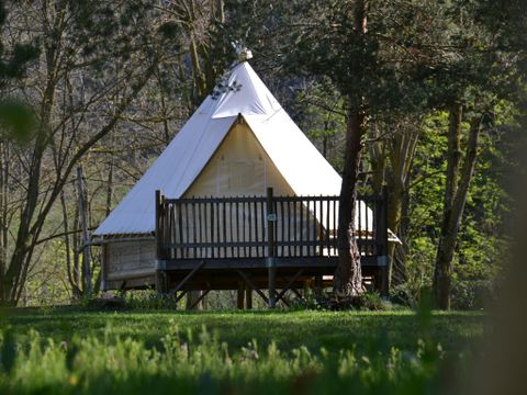 HÉBERGEMENT INSOLITE 4 personnes - LODGE TIPI sans sanitaires 18 m²