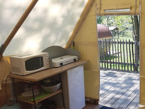 HÉBERGEMENT INSOLITE 4 personnes - LODGE TIPI sans sanitaires 18 m²
