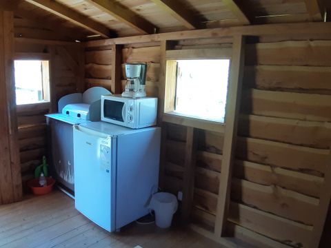 HÉBERGEMENT INSOLITE 4 personnes - CABANE PERCHEE avec salle de bain et SPA