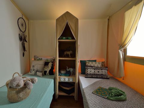 BUNGALOW TOILÉ 7 personnes - JUNGLE LODGE sans sanitaires 31 m²