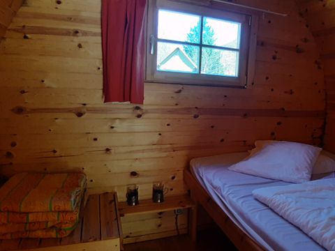 HÉBERGEMENT INSOLITE 2 personnes - TONNEAU Chalet bois 12 m² sans sanitaires