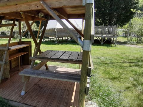 HÉBERGEMENT INSOLITE 2 personnes - Tente Bivouac perchée