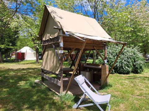 HÉBERGEMENT INSOLITE 2 personnes - Tente Bivouac perchée