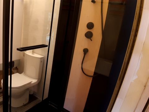HÉBERGEMENT INSOLITE 5 personnes - Yourte avec salle de bain pour 5 personnes